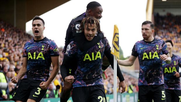 Soccer Football - Premier League - Wolverhampton Wanderers v Tottenham Hotspur - Molineux Stadium, Wolverhampton, Britain - August 22, 2021 Tottenham Hotspur's Dele Alli celebrates scoring their first goal with Steven Bergwijn REUTERS/Hannah Mckay EDITORIAL USE ONLY. No use with unauthorized audio, video, data, fixture lists, club/league logos or 'live' services. Online in-match use limited to 75 images, no video emulation. No use in betting, games or single club /league/player publications.  Please contact your account representative for further details.