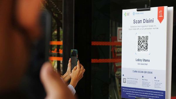 Sosialisasi Scan QRcode Saat Masuk Mal di Solo