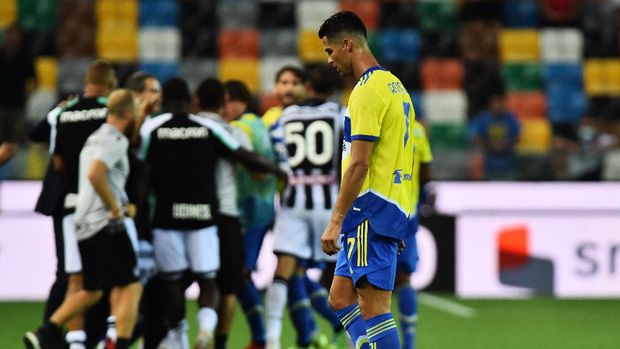 Udinese vs Juventus Soccer Football - Italy - Serie A - Udinese v Juventus - Dacia Arena, Udine, Italy - August 22, 2021 Juventus' Cristiano Ronaldo looks dejected after the match REUTERS/Massimo Pinca