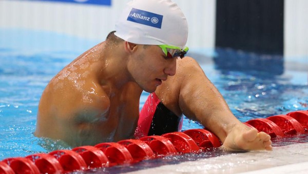 Abbas Karimi LONDON, ENGLAND - SEPTEMBER 12: Abbas Karimi of the Refugees Para Team uses his leg to pull himself out of the pool following the Mens 50m Butterfly S5 Final on Day Four of the London 2019 World Para-swimming Allianz Championships at Aquatics Centre on September 12, 2019 in London, England. (Photo by Catherine Ivill/Getty Images)
