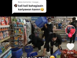 Baik Banget! Owner WO Ini Traktir Karyawan Belanja di Minimarket