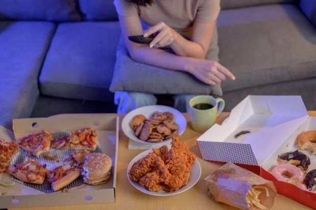 Binge watching berdampak buruk pada kesehatan