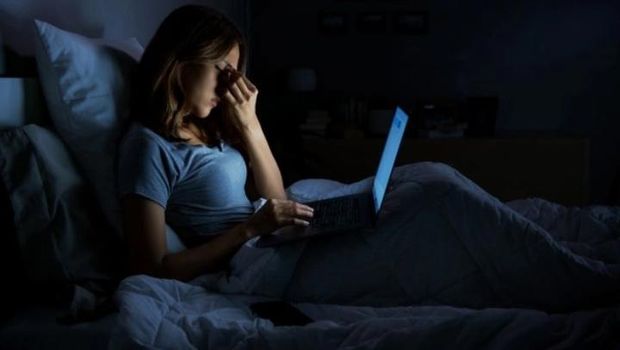 binge watching menyebabkan gangguan tidur