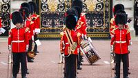 Parade Pergantian Penjaga Istana Buckingham Kembali Digelar
