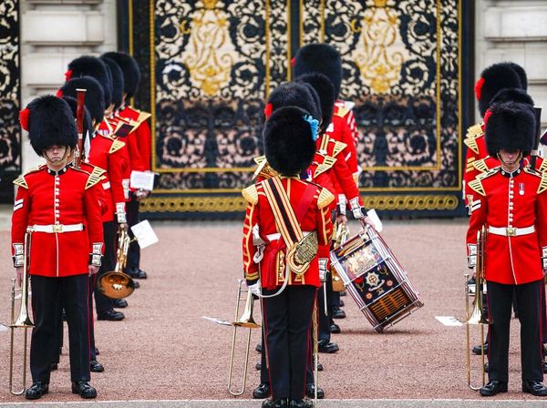 Parade Pergantian Penjaga Istana Buckingham Kembali Digelar
