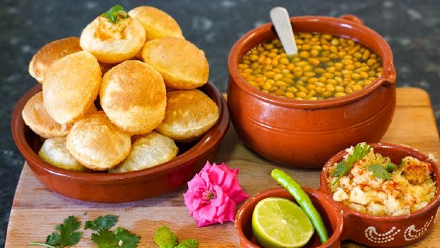 camilan pani puri Pani Puri also known as Golgappe and Phuchuka