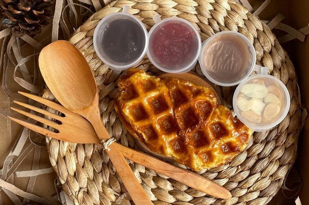 Croffle bisa ditaburi topping manis ataupun gurih