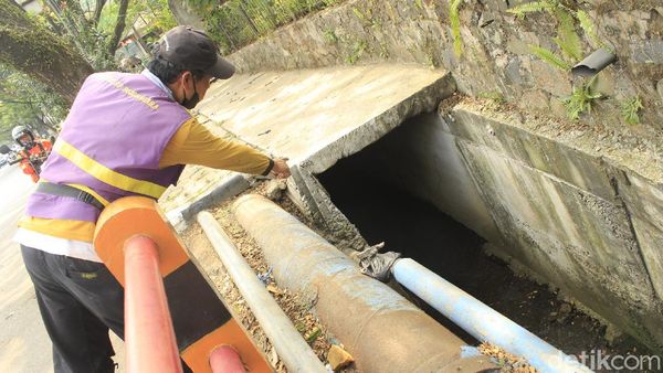 Duh! Ada Kamar Berpenghuni di Drainase Kota Bandung
