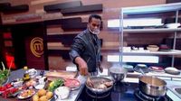 Gaya Ngopi Lord Adi dan Momennya di Galeri MasterChef