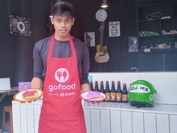 Mantan Pegawai Ini Buka 5 Cabang Kue Pancong-Berdayakan Anak Yatim