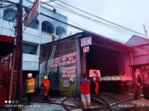 Kebakaran di Gudang Ekspedisi di Jakbar, Kerugian Ditaksir Rp 1,5 Miliar