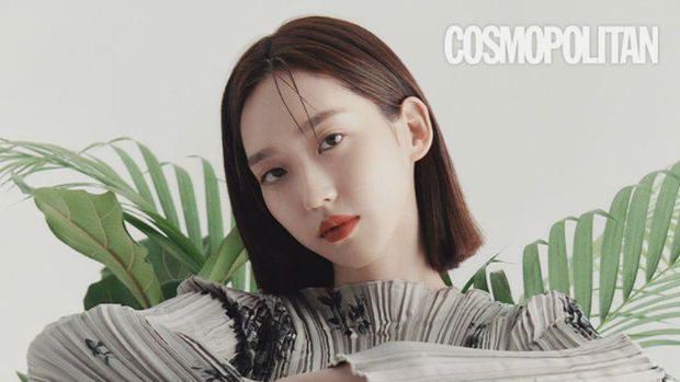 Potret Han Ji Hyun dalam majalah Cosmopolitan