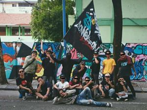 Suara Lantang Seniman Jalanan: Merdeka Gambar Bebas, Tanpa Intervensi Suara Lantang Seniman Jalanan: Merdeka Gambar Bebas, Tanpa Intervensi