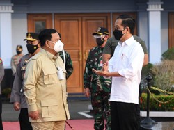 Jokowi Ajak Jalan Prabowo Saat Sekjen PDIP-Gerindra Bertemu, Ada Apa?