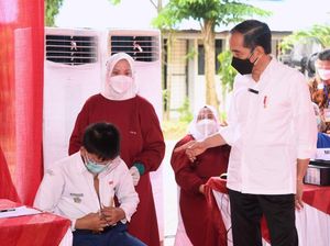 Jokowi: Vaksinasi RI Nomor 4 di Dunia, Nggak Jelek-jelek Amat