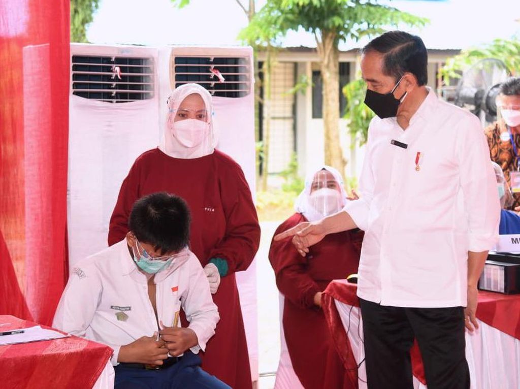 Jokowi: Vaksinasi RI Nomor 4 di Dunia, Nggak Jelek-jelek Amat