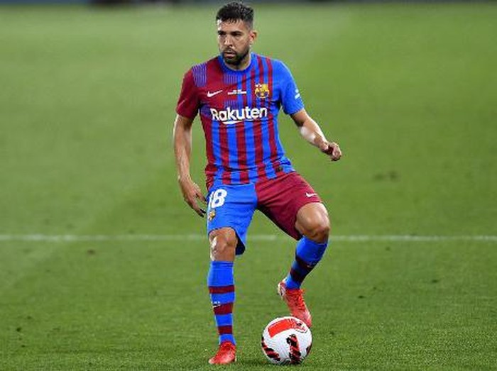 Barcelonas Spanish defender Jordi Alba controls the ball during the 56th Joan Gamper Trophy friendly football match between Barcelona and Juventus at the Johan Cruyff Stadium in Sant Joan Despi near Barcelona on August 8, 2021. (Photo by Pau BARRENA / AFP)