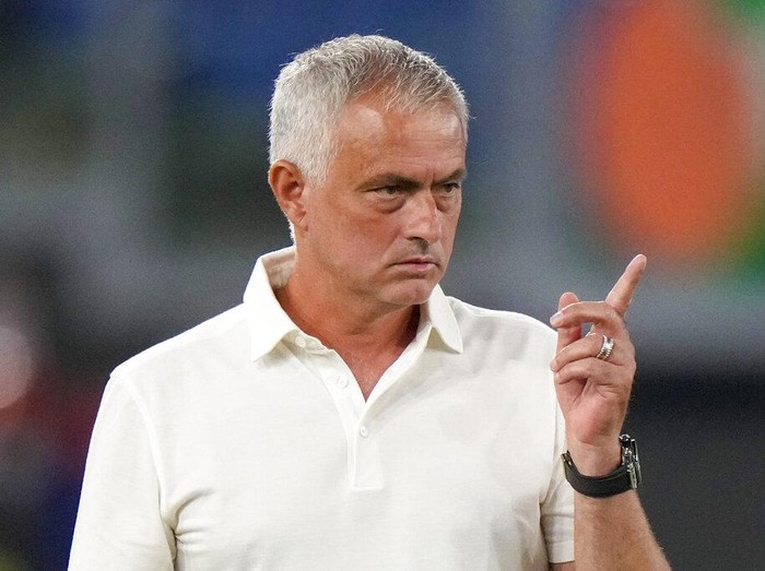 Roma's head coach Jose Mourinho calls out to his players during a friendly match between Roma and Raja Casablanca, at Rome's Olympic Stadium, Saturday, Aug. 14, 2021. (AP Photo/Andrew Medichini)