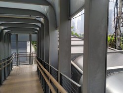 JPO Instagrammable Bundaran Senayan Kembali Bersih Usai Coretan Dihapus