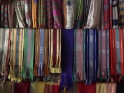 Mengenal Asal-usul Kain Tenun Pringgasela Lewat Rumah Digital Indonesia