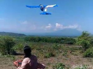 Merasakan Sensasi Jadi Pilot dengan Terbangkan Pesawat Mainan dari Styrofoam