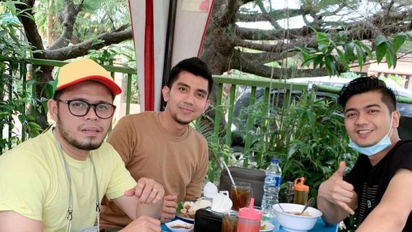 Manisnya Momen Teuku Ryan dan Ria Ricis Saat Makan Mangga Bareng