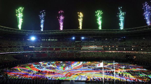 Tokyo 2020 Paralympic Games - The Tokyo 2020 Paralympic Games Opening Ceremony - Olympic Stadium, Tokyo, Japan - August 24, 2021. Fireworks during the opening ceremony REUTERS/Bernadett Szabo