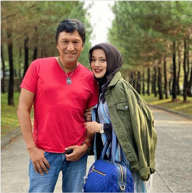 Pasangan artis indonesia yang sudah menikah lebih dari 25 tahun