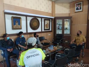 Viral Panjat Tugu Puncak Lawu, 2 Pemuda Dihukum Bupati Karanganyar