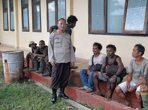 Polisi Beri Trauma Healing ke Pekerja Pembangun Jembatan di Yahukimo