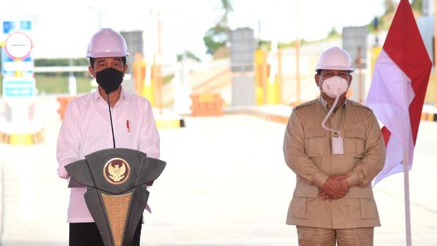 Presiden Joko Widodo melakukan kunjungan kerja ke Kalimantan Timur ditemani Menteri Pertahanan Prabowo Subianto dan Menteri PUPR Basuki Hadimuljono, Selasa, 24 Agustus 2021.
