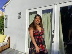 7 Potret Rumah Sarah Azhari di Los Angeles, Modern dan Elegan 7 Potret Rumah Sarah Azhari di Los Angeles, Modern dan Elegan
