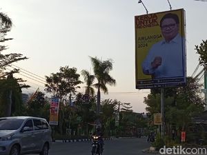 Pemkab Rembang Persoalkan Izin Pemasangan Baliho Politisi Pemkab Rembang Persoalkan Izin Pemasangan Baliho Politisi