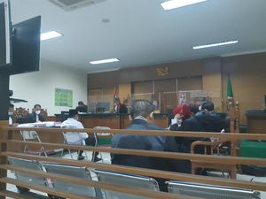 Hakim Cecar Kepala Bapenda Banten di Sidang Korupsi Samsat Malingping Hakim Cecar Kepala Bapenda Banten di Sidang Korupsi Samsat Malingping