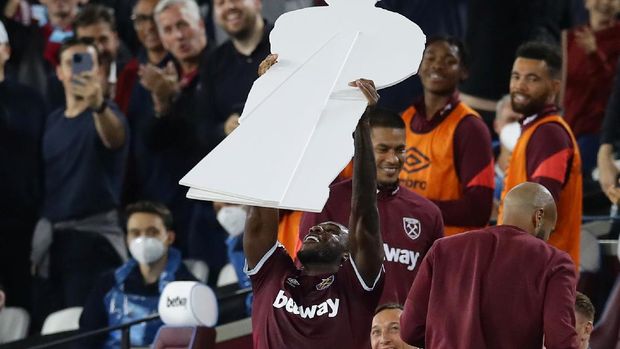 Soccer Football - Premier League - West Ham United v Leicester City - London Stadium, London, Britain - August 23, 2021 West Ham United's Michail Antonio celebrates scoring their third goal REUTERS/David Klein EDITORIAL USE ONLY. No use with unauthorized audio, video, data, fixture lists, club/league logos or 'live' services. Online in-match use limited to 75 images, no video emulation. No use in betting, games or single club /league/player publications.  Please contact your account representative for further details.     TPX IMAGES OF THE DAY