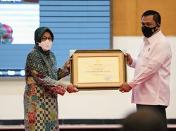 143 Aparat Penegak Hukum Aktif Kawal Bansos, Risma Beri Penghargaan