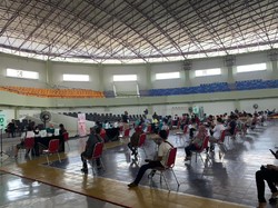 Polisi Gelar Vaksinasi di Sport Center Tangsel, Bisa untuk Usia 12+