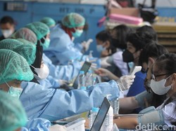 Menkes: Vaksinasi COVID-19 RI Sudah Ranking ke-6 Dunia