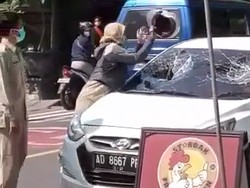 Perempuan yang Viral Ngamuk Pecah Kaca Mobil Dipastikan ASN Puskesmas di Ngawi