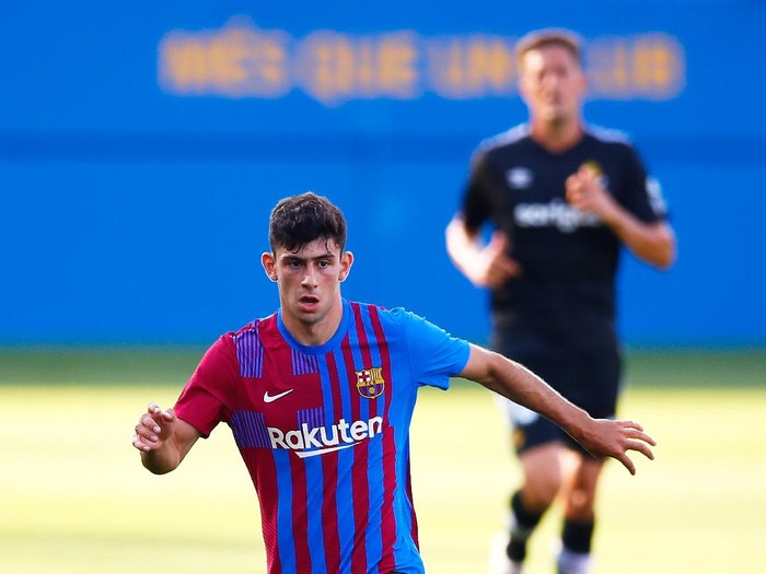 BARCELONA, SPAIN - JULY 21: Yusuf Demir of FC Barcelona in action during a friendly match between FC Barcelona and Gimnastic de Tarragona at Johan Cruyff Stadium on July 21, 2021 in Barcelona, Spain. (Photo by Eric Alonso/Getty Images)