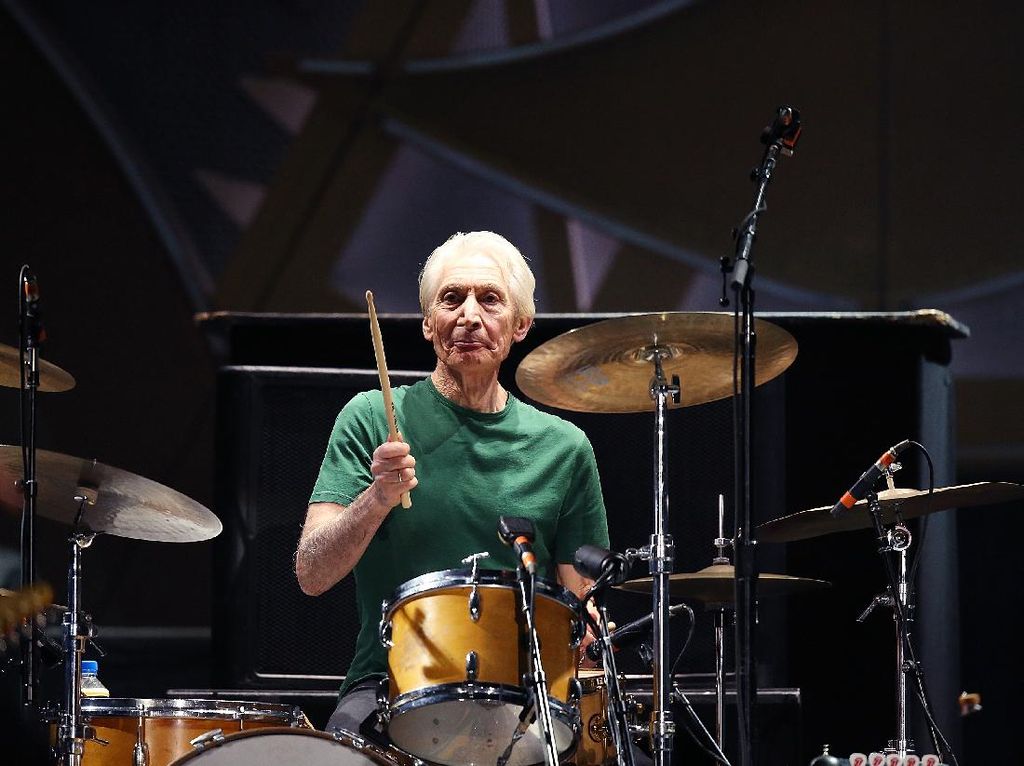 Mengenal Charlie Watts, Sang Drummer yang Mendunia
