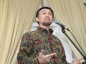 4 Fakta Ustaz Suka Bagi-bagi Duit Jadi Komisaris Utama BSI 4 Fakta Ustaz Suka Bagi-bagi Duit Jadi Komisaris Utama BSI