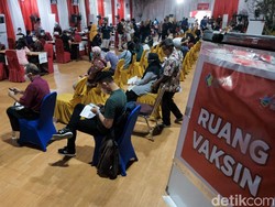 Cerita Warga Rela Nunggu Pfizer Masuk RI demi Disuntik Vaksin COVID-19