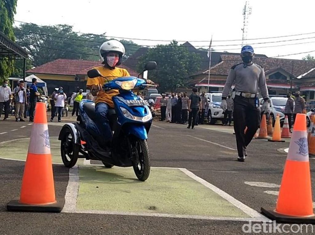 Catat! Ini Biaya Resmi Perpanjang SIM A, SIM B, dan SIM C Paling Baru Catat! Ini Biaya Resmi Perpanjang SIM A, SIM B, dan SIM C Paling Baru