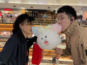 Azka Corbuzier Pamer Momen Makan Daging hingga Cotton Candy!