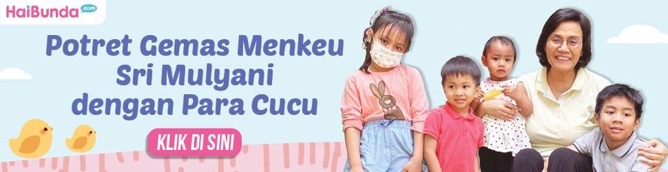 Banner Sri Mulyani dengan Cucu Sri Mulyani dengan Cucu