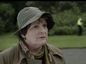 Aktris Ini Tunangan Selama 35 Tahun Sebelum Menikah