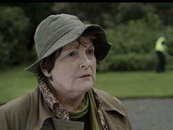 Aktris Ini Tunangan Selama 35 Tahun Sebelum Menikah