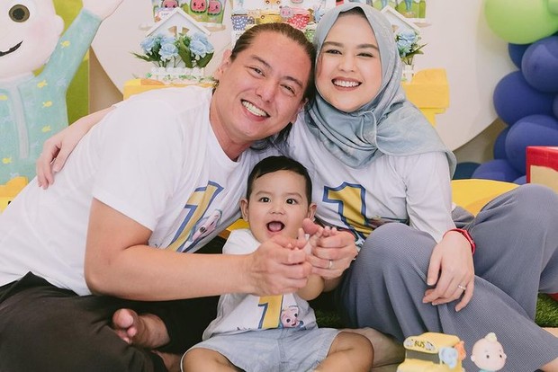 Cut Meyriska dan keluarga