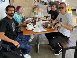 DJ Yellow Claw Pamer Makan Nasi Warteg dan Indomie di Los Angeles, Netizen Heboh DJ Yellow Claw Pamer Makan Nasi Warteg dan Indomie di Los Angeles, Netizen Heboh